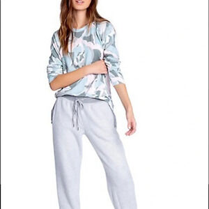 PJ Salvage  Camo Blooms Printed Lounge Top, size XL